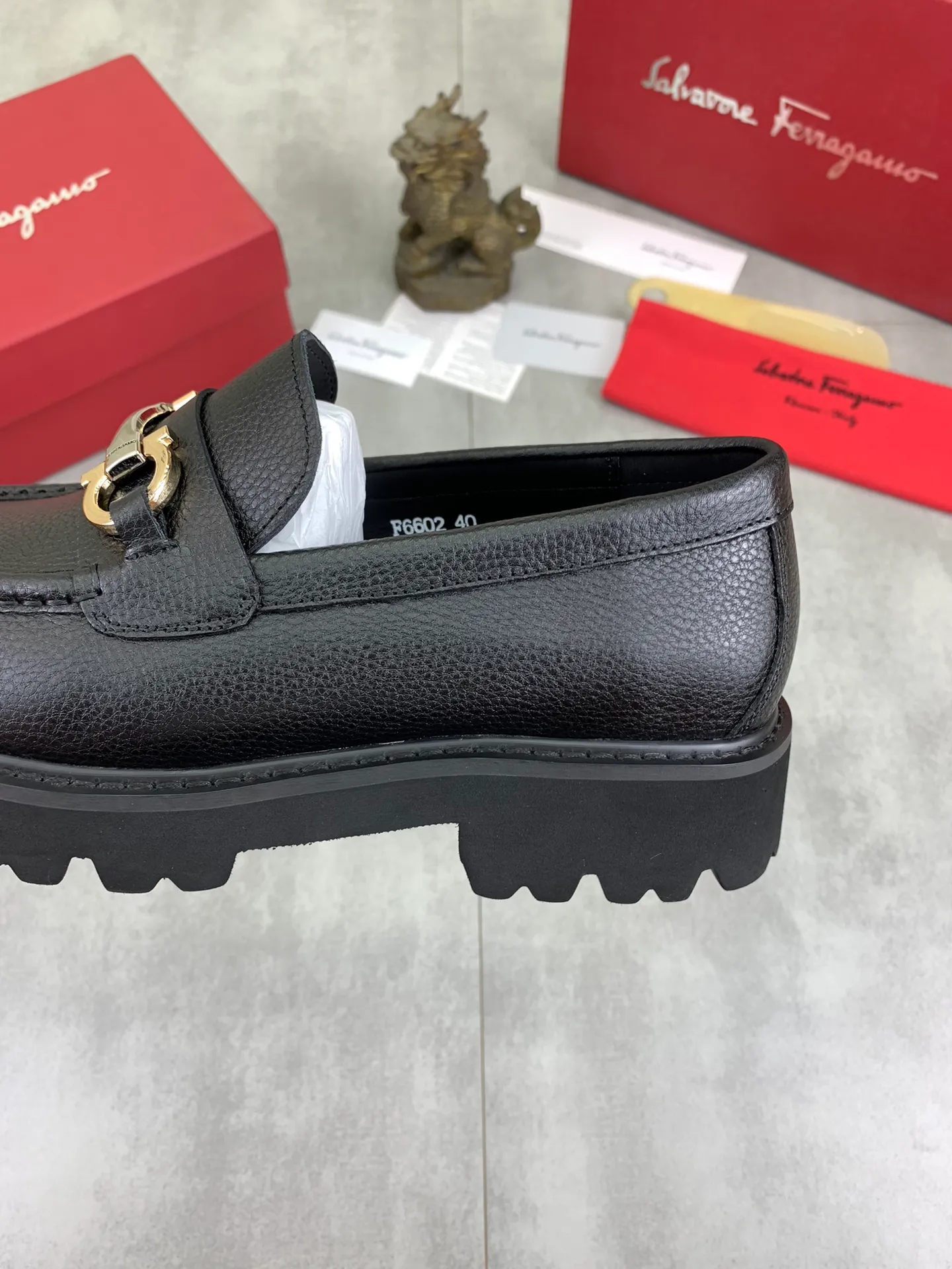 Men's Men's Shoes 💰P460💰[New Style] Water-dyed Niuli 🆘[Salvatore Ferragamo] Ferragamo's latest casual business leather shoes for men! Available at counters simultaneously! The fabric is made of specially imported original calfskin, the lining is made of imported water-dyed cowhide, and the original lightweight foam outsole is absolutely luxurious and leads the fashion trend. Matching code: 38-45; 3️⃣ colors available